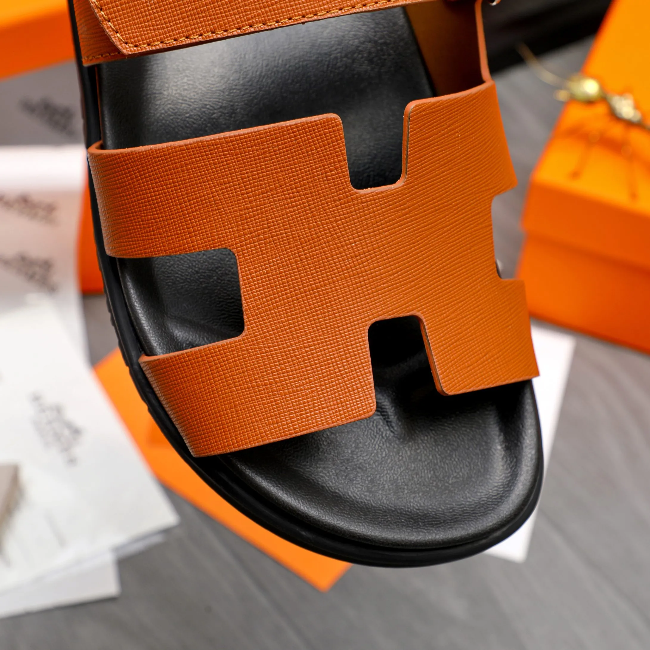 Men's shoes 💰340 Product trademark: Hermes "Hermes" Couple's slippers Regular size: 36-46 Product material: Selected vertical grain cowhide upper, microfiber lining, original outsole
